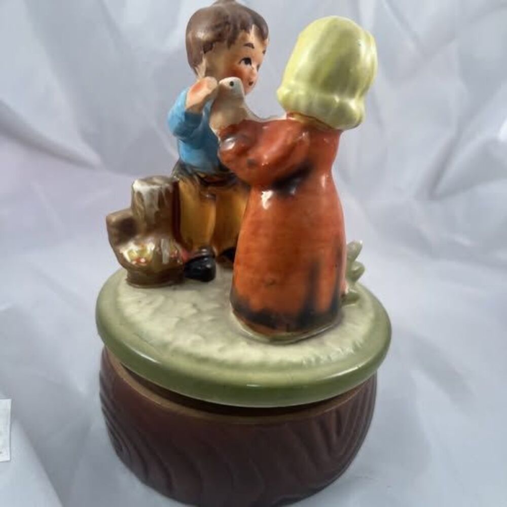 Vintage Ceramic Rotating Music Box -- Boy & Girl Figurines, Hummel-Style, 6" Tal